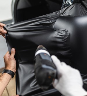 Car-Wrapping Autofolie schwarz glänzend günstig nach Maß bestellen
